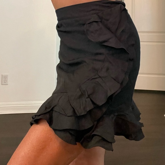 NWT Australian brand Luvalot black ruffle miniskirt with side zipper. 
Size 4 - Picture 1 of 5